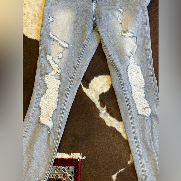 Risen Ripped Skinny Jeans - Picture 3 of 5